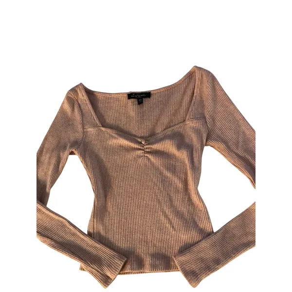 Mixed Threads pink long sleeve top with cute small flower in the center Size XS - Image 2