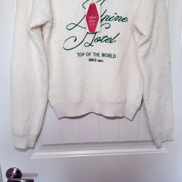 Universal Thread Women's Alpline Hotel Knit Boucie Crewneck Pullover Sweater‎ - Image 8