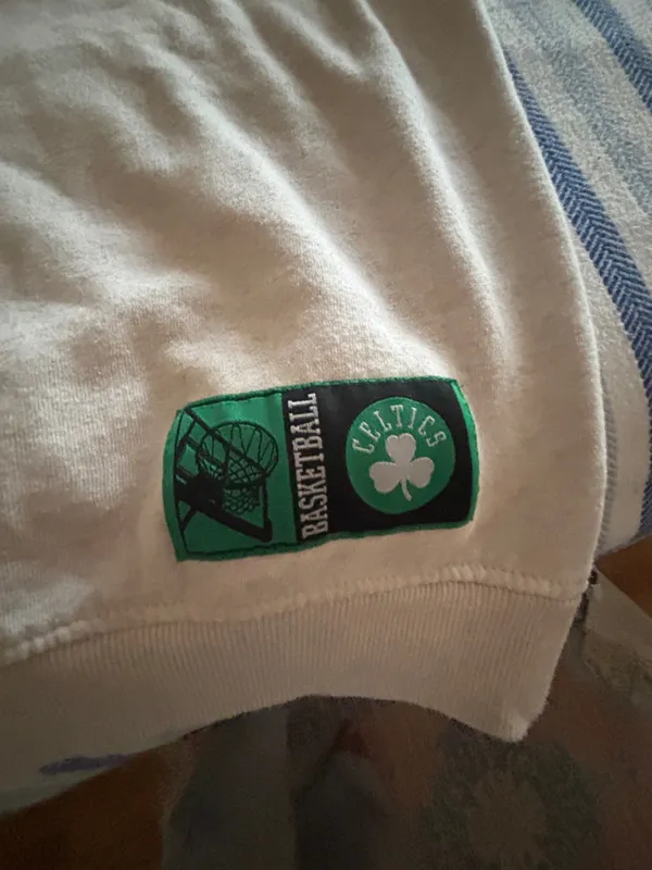 Vintage Celtics Sweatshirt Gildan - Image 5