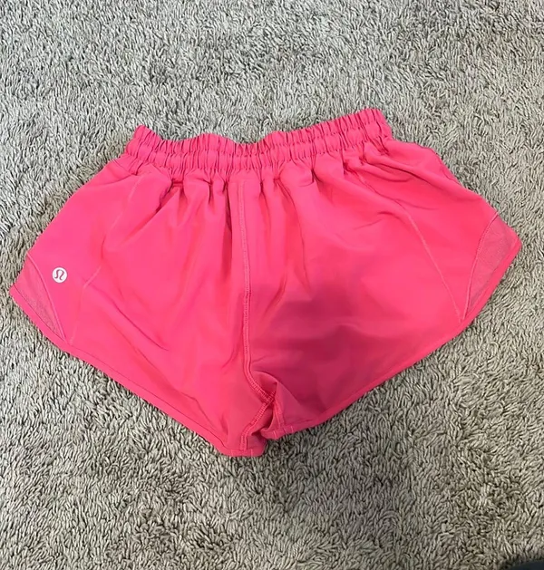 Lululemon Hotty Hot Shorts 2.5" Low-Rise - Image 2