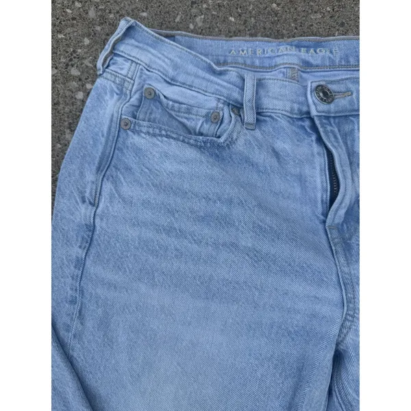 American Eagle Women's 90s Straight Leg Light Wash Faded Jeans SZ 4‎ - Image 4