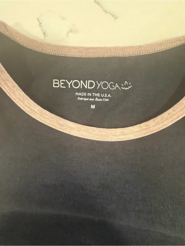 Beyond Yoga Black and Mauve Colorblock Crop Sports Bra - Image 3