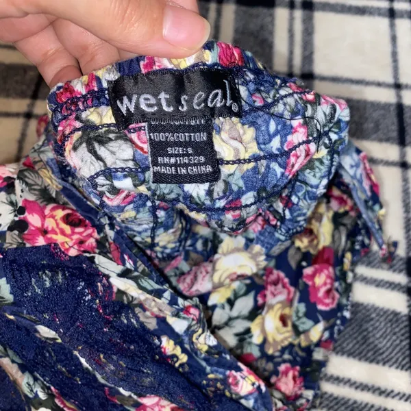 Wet Seal Crop Top - Image 4