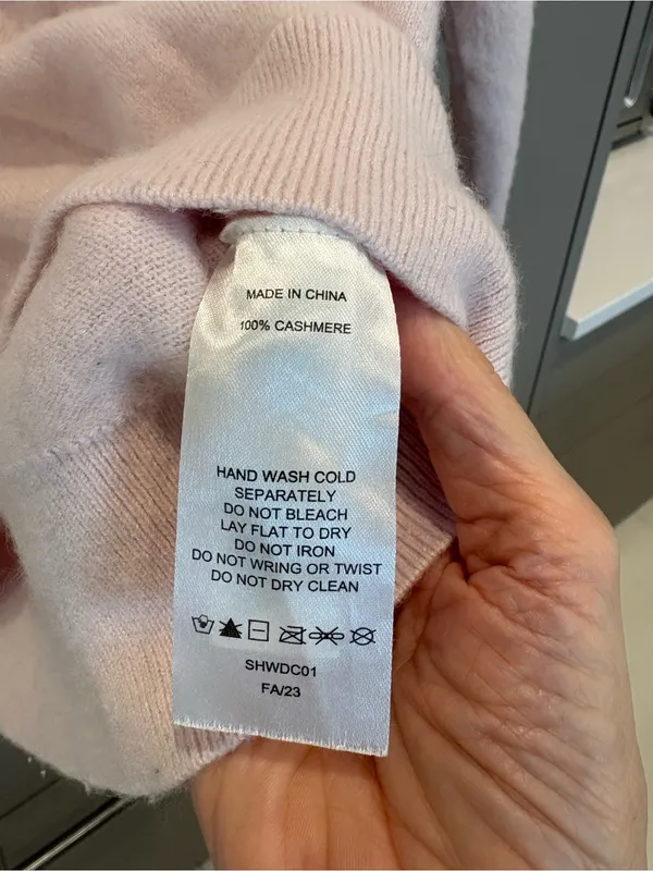 Quince 100% Cashmere V-Neck Sweater Blush Pink Quiet Luxury - size M Flawed - Image 3
