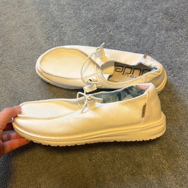 Hey Dude Wendy Shoes Size 7 in White. - Image 4