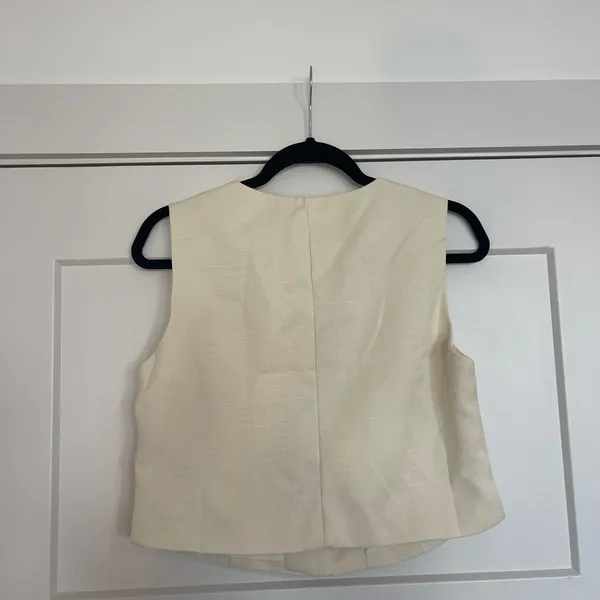 Cream Sleeveless Button - Image 2