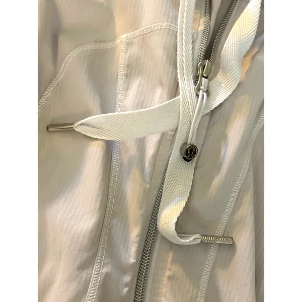 Lululemon Transition Jacket in Cream size 4 - Image 8