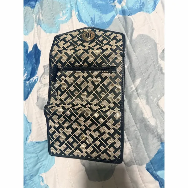 Tommy Hilfiger Envelope Wallet Womens One Size Black Beige Monogram Snap - Image 3