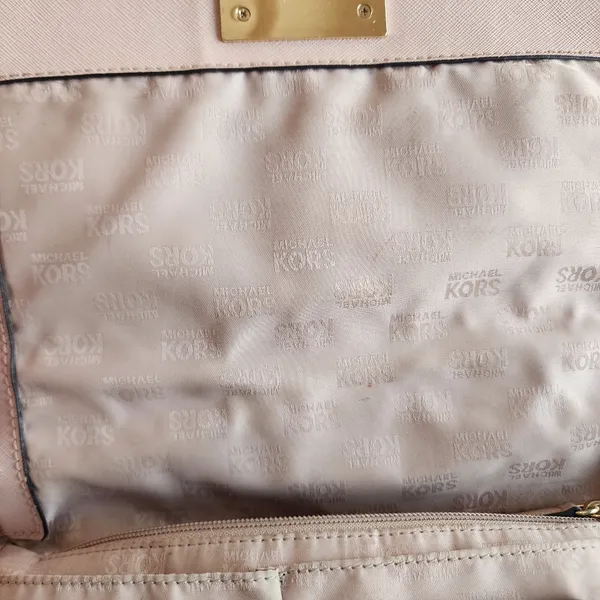 Michael Kors Tina studded shoulder bag in ballet pink saffiano leather - Image 10