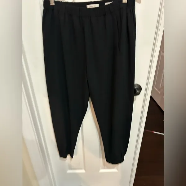 Aritzia Babaton Black Pocket Dress Pant Trousers w Jogger bottom M - Image 3