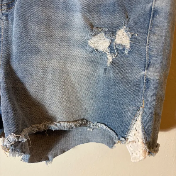Judy Blue Distressed Denim Shorts Lace Trim Raw Hem Size 29‎ - Image 2