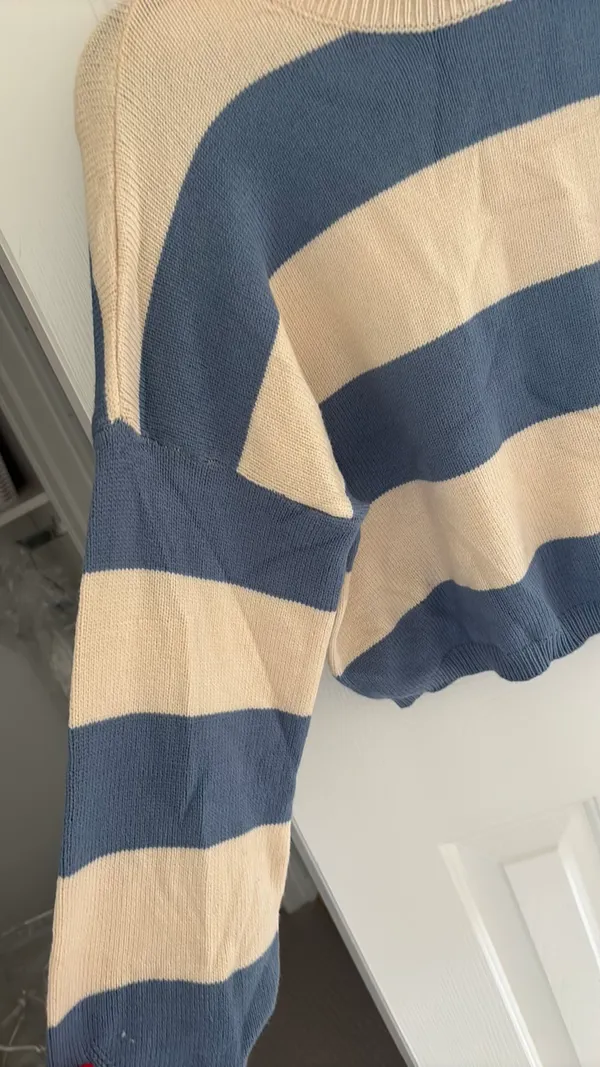 Dreamers Blue and white sweater - Image 4