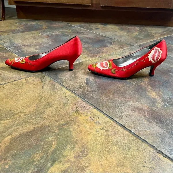 Sacha London Floral Embroidered Vintage Pumps Heels 7 - Image 6