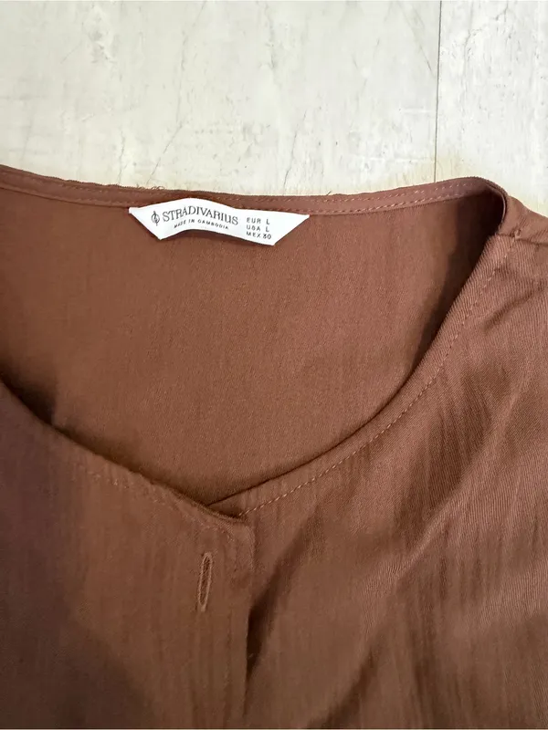 stradivarius Sleeveless Button-Front Top in Chocolate Brown - Image 2