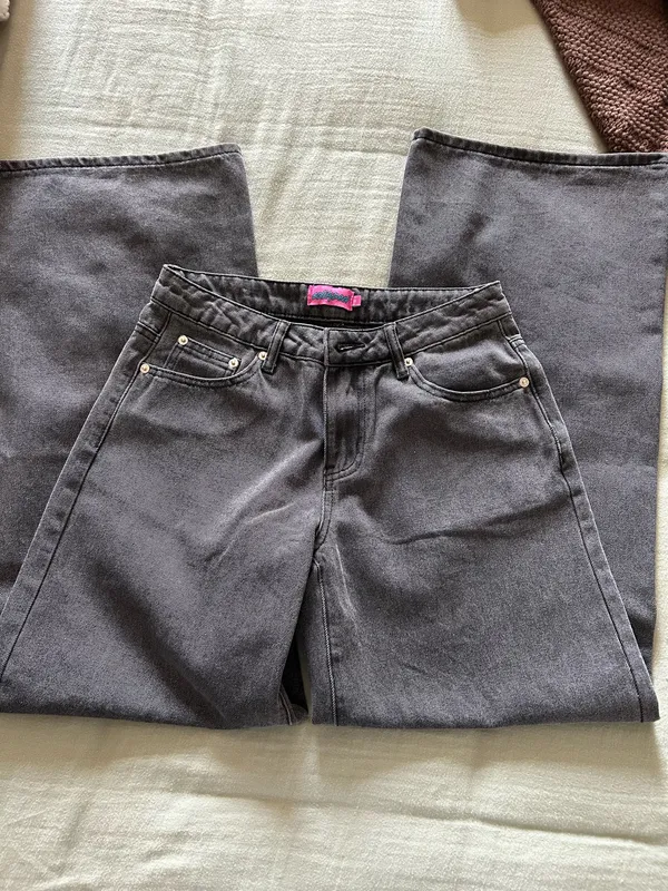 Edikted Low-Rise Jeans - Image 2
