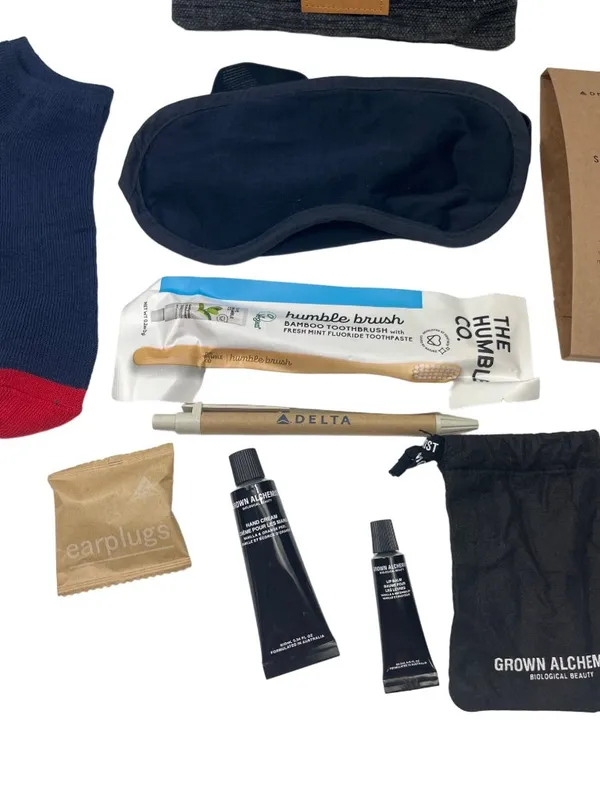 Delta One Travel Amenity Kit Someone Somewhere Includes Eye Mask Socks 71g - Image 3