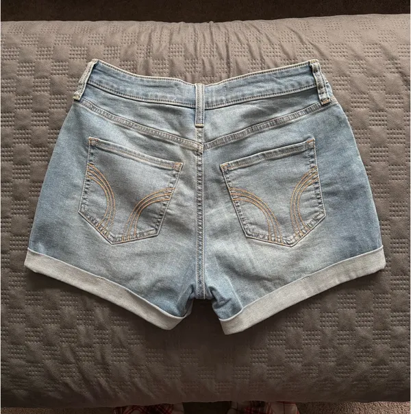 Hollister Curvy High-Rise Classic Short - Image 2