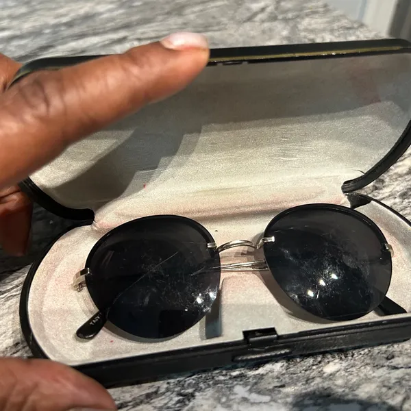 Stylish Round Black Sunglasses - Image 6