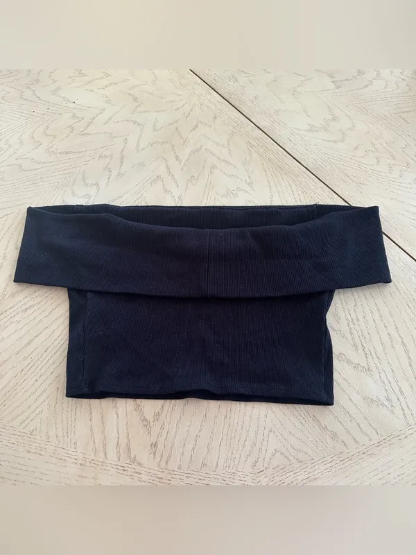 Urban Outfitters Off the Shoulder Black Crop Top Size S - Image 3