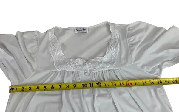 Vanity Fair | Medium | VINTAGE Embroidered Satin Button Robe Lingerie Night Gown - Image 6