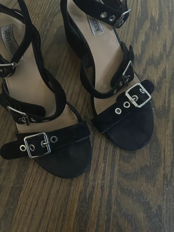 Steve Madden black rotating buckle block heel suede strappy sandal - Image 3