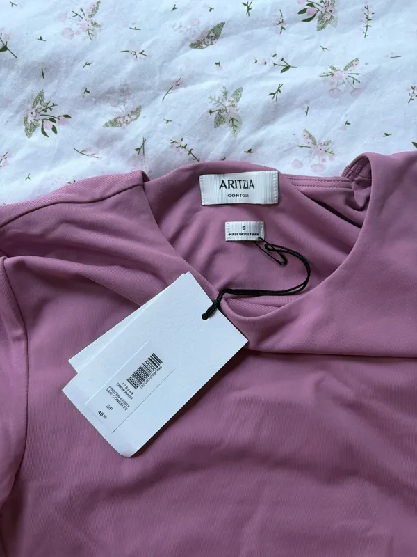 Aritzia Contour Short Sleeve Top - Image 3