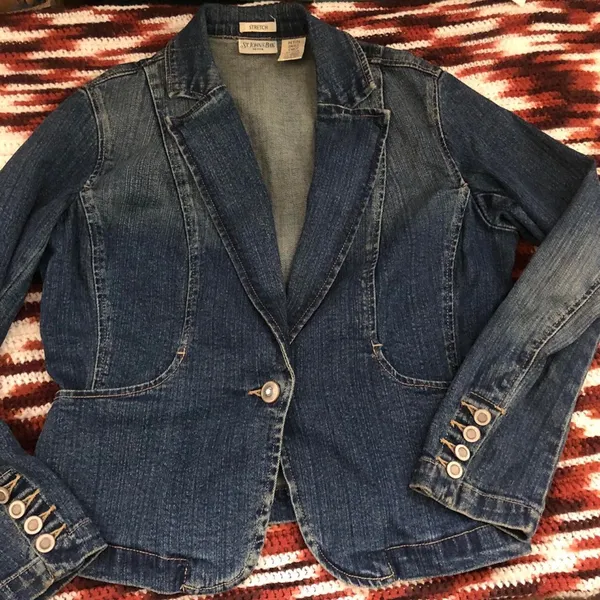St. John Collection Y2K Dark Navy denim jean blazer jacket one button pockets long sleeve #preppy #grunge #goth dark academia #steampunk office siren core #2000s Size S-Measurement in pics - Image 4