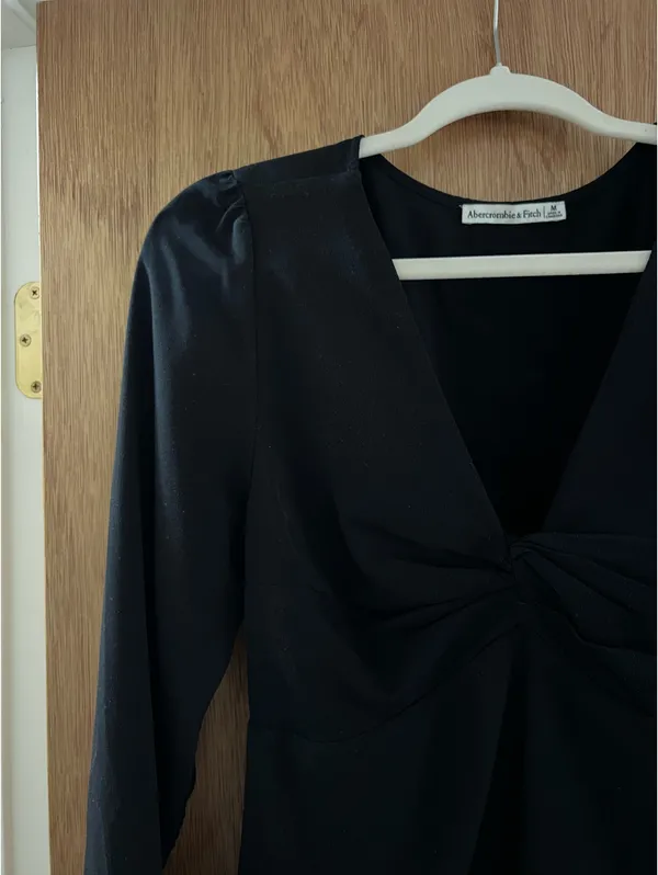 Abercrombie and fitch long sleeve front tie detailing top - Image 3
