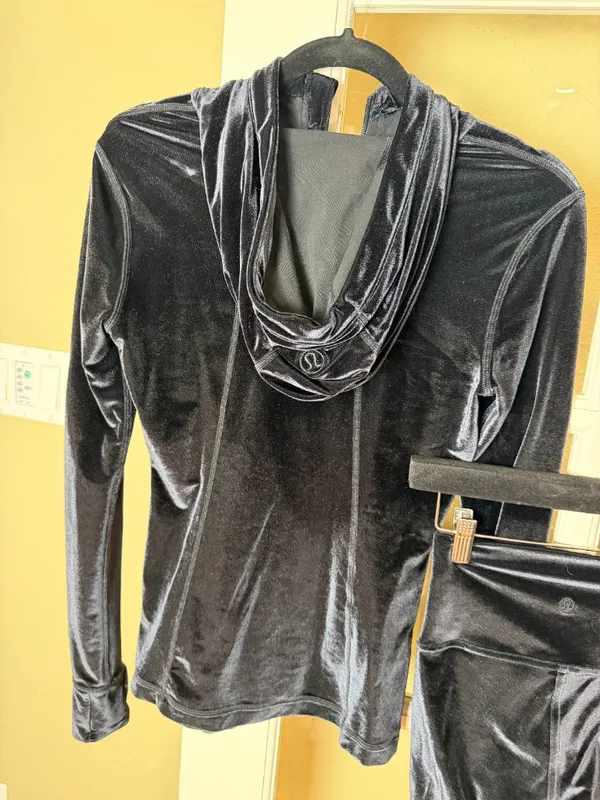 LULULEMON Velvet Set Define Gold Zip Up Jacket Size 6 & Leggings Size 2 Black - Image 6