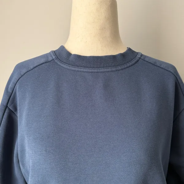 Pact Women’s Crew Neck Sweatshirt in Navy Blue Size Small with Pockets - Image 2