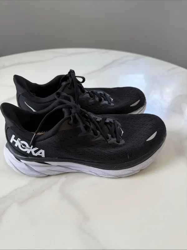Hoka one W Clifton 8 wideBlack and White Road Running Shoes without insoles - Image 4