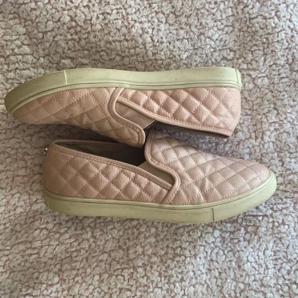 Cute pink Steve Madden madden sneakers shoes. Lightly worn. - Image 3
