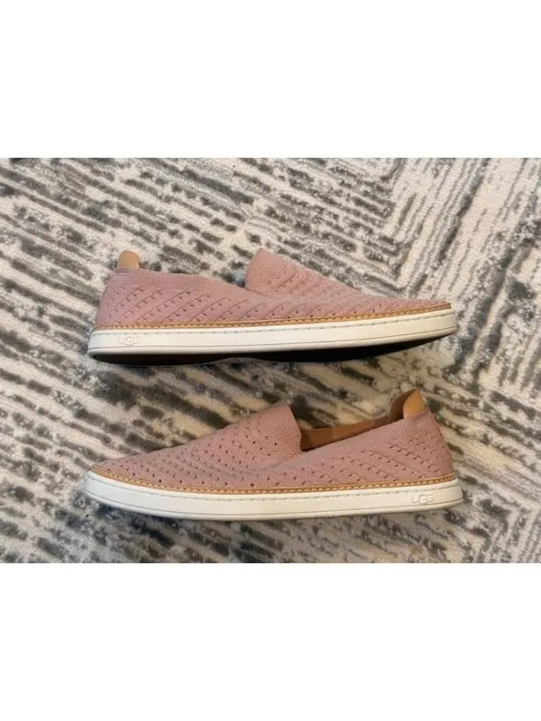 UGG women's size 8 Sammy Chevron Sneaker 1102560 - Image 3