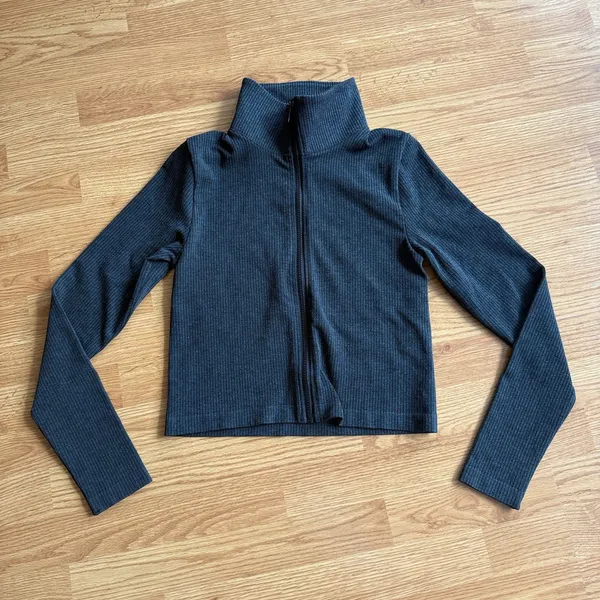 Halara OneForm Seamless Flow Zipper Long Sleeve Yoga Warming Jacket - Image 3