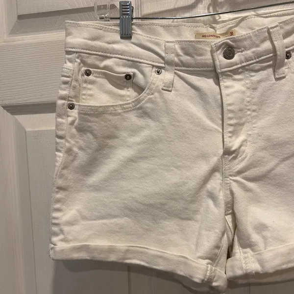 Levis Womens Mid Length Shorts Size 31 White Denim Cuffed Stretch Clean Girl - Image 2