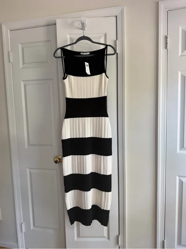 Abercrombie & Fitch Black Cream Striped Ribbed Knit Maxi Dress M NWT - Image 5