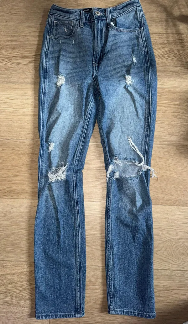 Hollister co High-waisted distressed denim ultra highrise mom jeans - Image 6