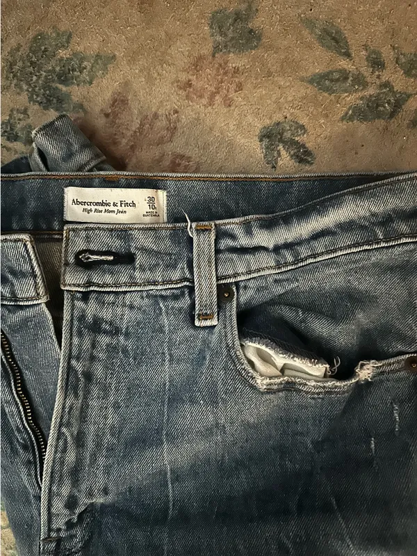 Abercrombie and Fitch High Rise Mom Jeans - Image 2