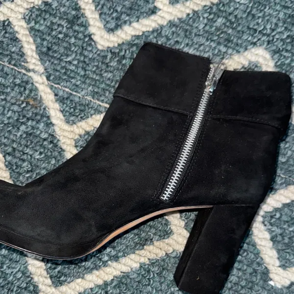 Kate Spade Black Suede Ankle Boots Block Heel Gold Button Size 9.5 - Image 5