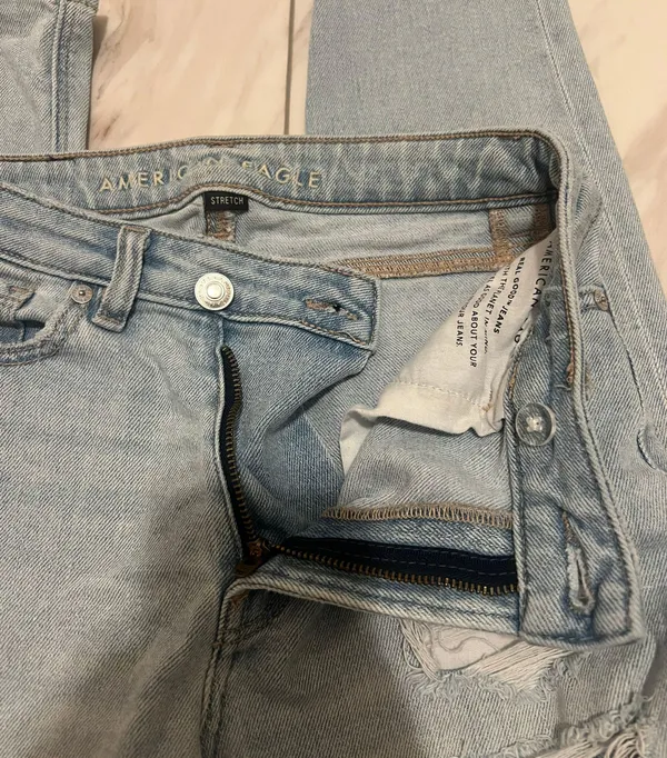 American Eagle Jeans - Image 3