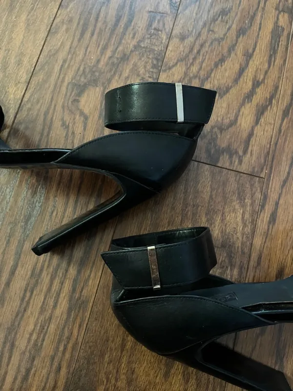 Topshop Black High-Heel Ankle-Strap Sandals with Metallic Toe Accent - Image 8