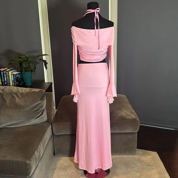 Pink 2 Piece Set Off the Shoulder Long Sleeve Crop Top & Skirt Size L NEW - Image 6
