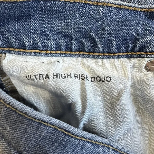 7 For All Mankind Ultra High Rise Dojo‎ Flare Jeans Womens Size 31 Light Wash - Image 7