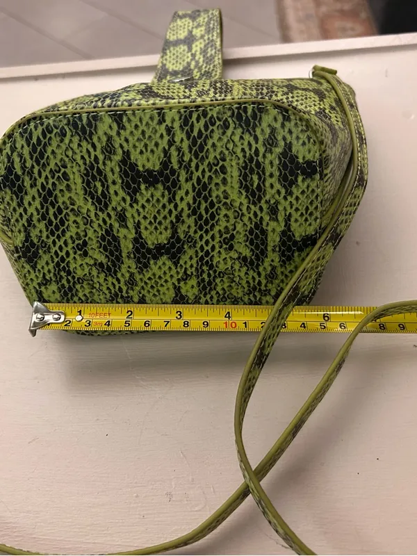Purse green snakeskin faux leather no flaws - Image 4