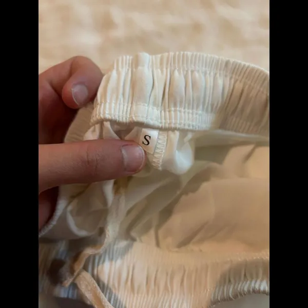 Woman Small White Pants Workout Walking. - Image 3