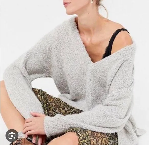 Urban Outfitters UO Rosie Soft V-Neck Side Slit Sweater Oversize - Image 3