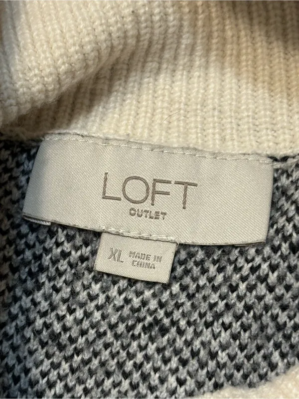 LOFT Cream and Light Gray Argyle Cowl Neck Sweater Vest size XL - Image 5