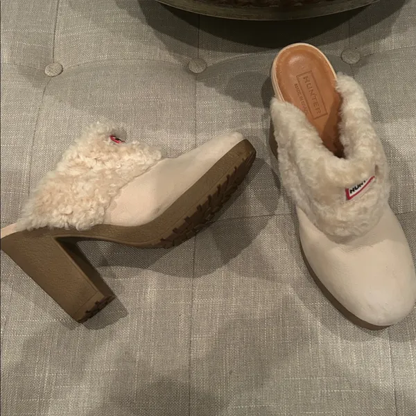Hunter Creme Fur Clog Mules Size 8 - Image 6