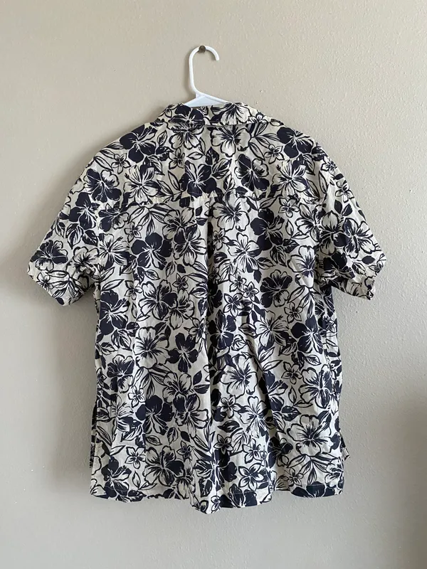 American Eagle Floral Button Shirt - Image 2