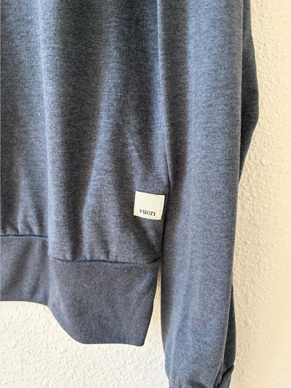 Vuori Daydream Crew Long Sleeve Shirt Blue Size Medium Sporty Athleisure Casual - Image 3